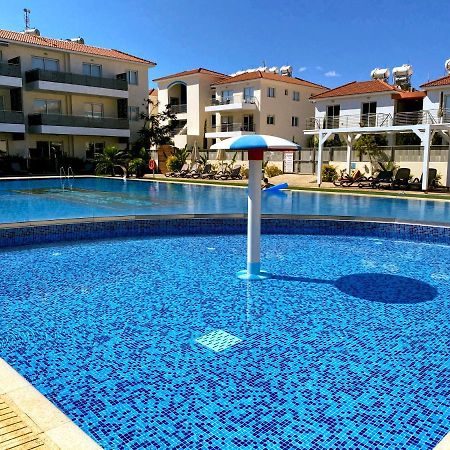 Domino Blue Apartment Paralimni Bagian luar foto