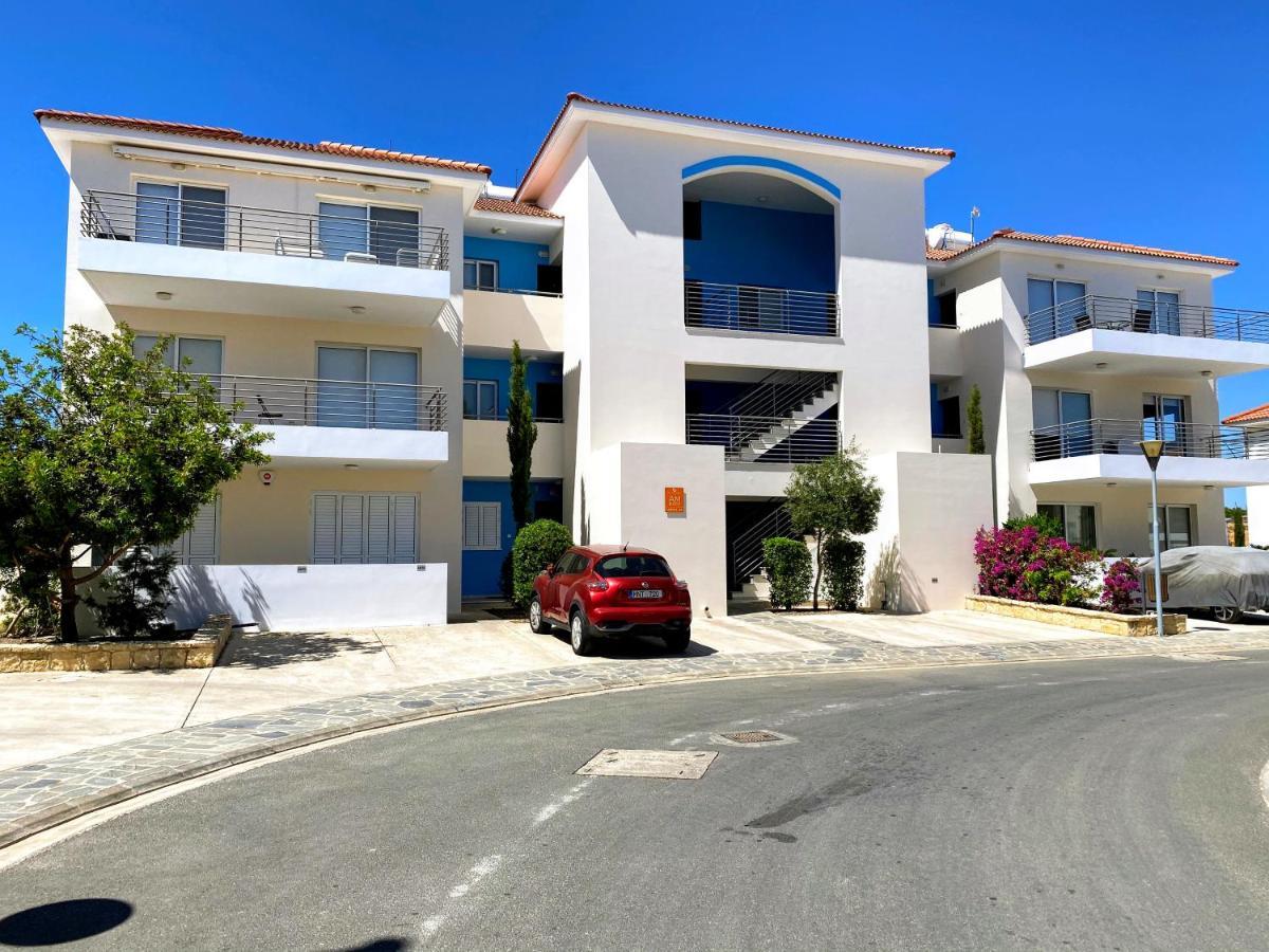 Domino Blue Apartment Paralimni Bagian luar foto
