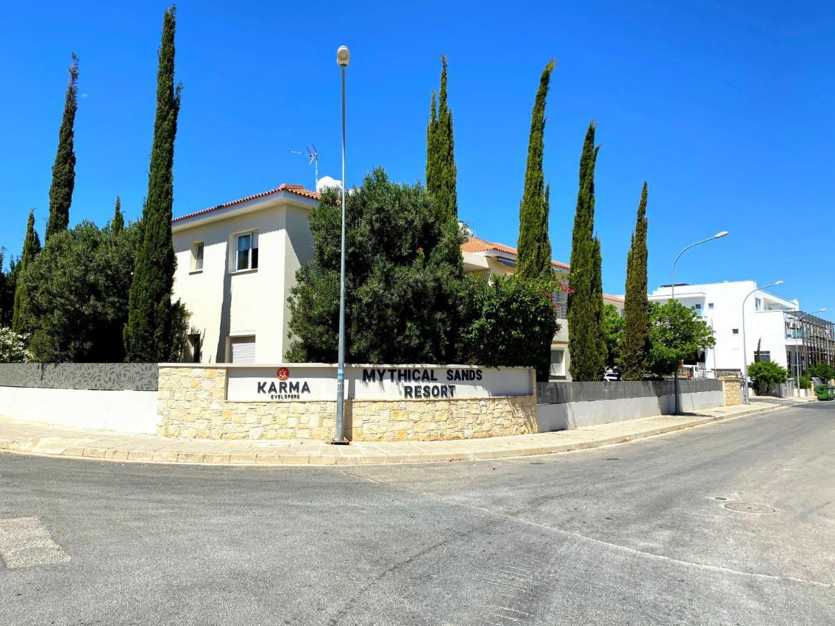Domino Blue Apartment Paralimni Bagian luar foto