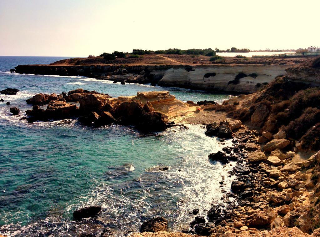 Domino Blue Apartment Paralimni Bagian luar foto