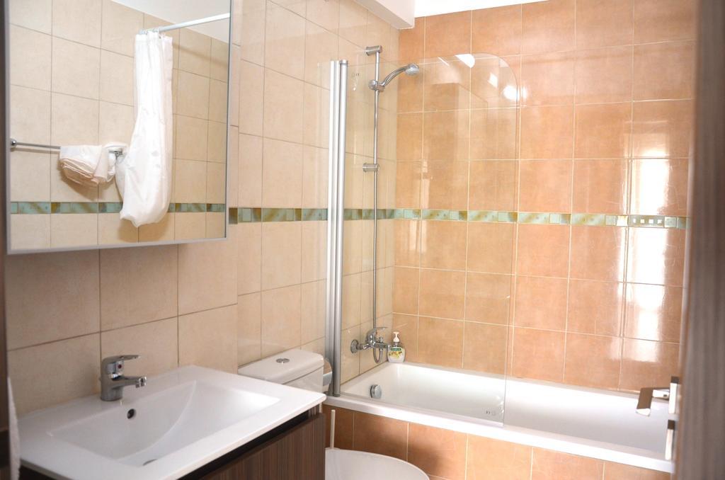 Domino Blue Apartment Paralimni Bagian luar foto