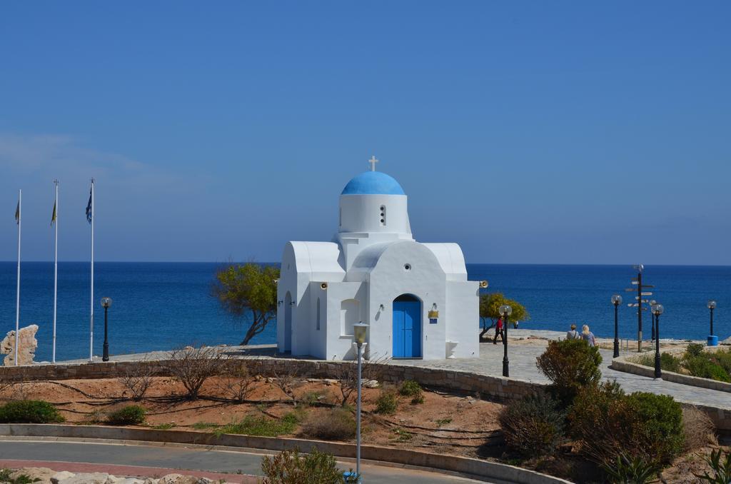 Domino Blue Apartment Paralimni Bagian luar foto