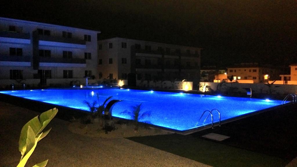 Domino Blue Apartment Paralimni Bagian luar foto