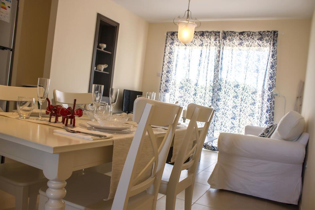 Domino Blue Apartment Paralimni Bagian luar foto